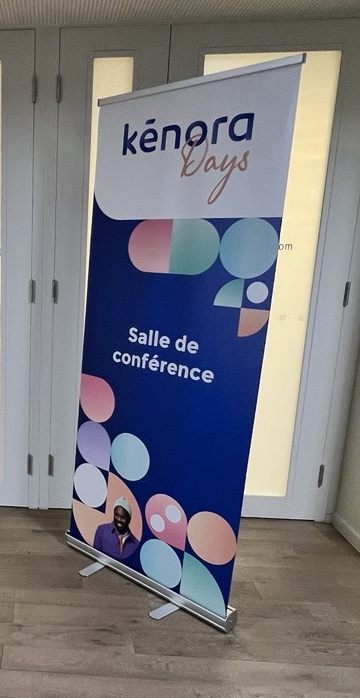 Kakémono Kénora Days à l’entrée de la salle de conférence